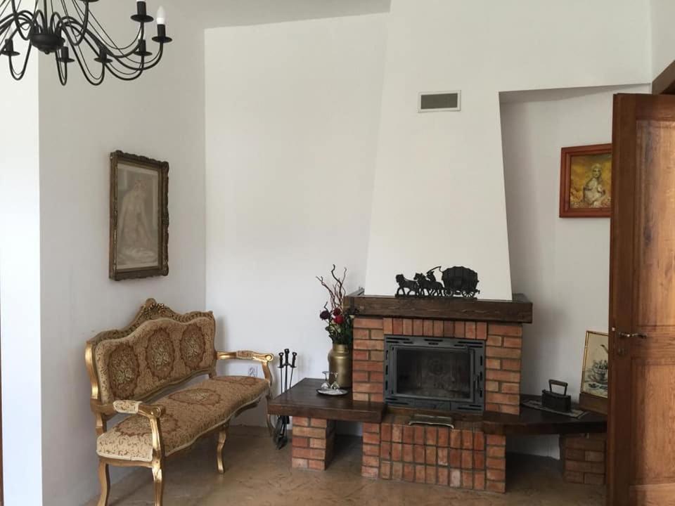 Il Piccolo Castello Buşteni Eksteriør bilde